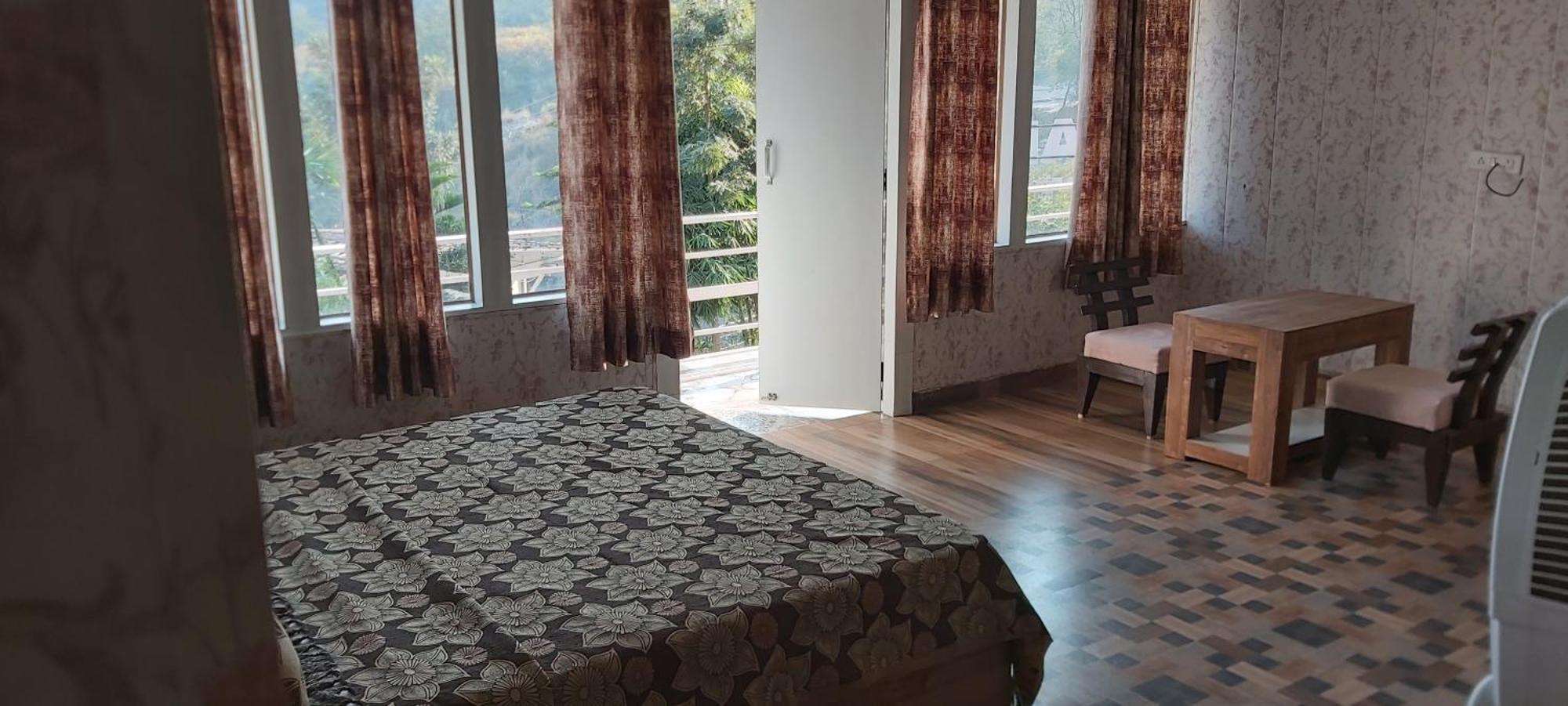 Valley Retreat Home Stay Dehradun Room photo